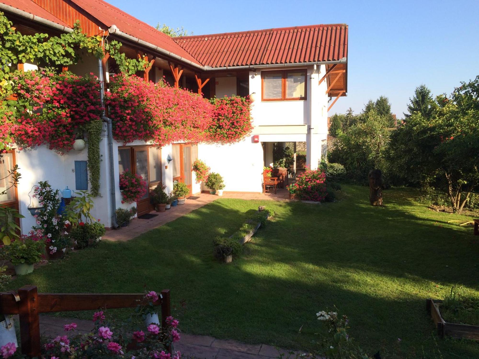 Ida Rooms Lajosmizse Εξωτερικό φωτογραφία